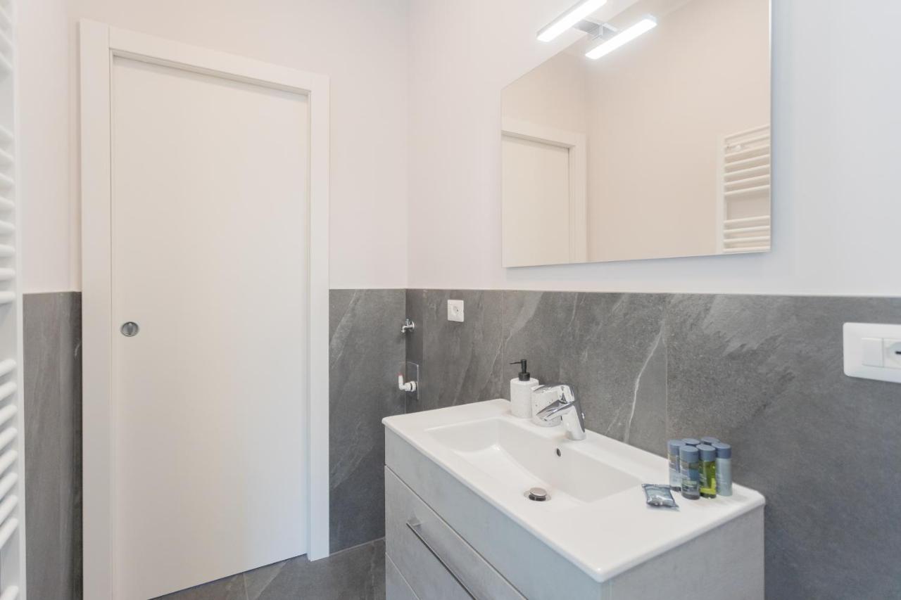 Sant'Agostino Apartments By Rent All コモ エクステリア 写真